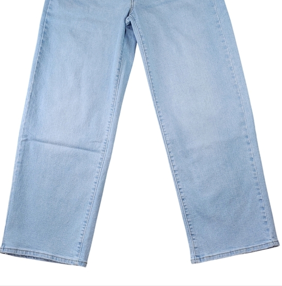 Levis Womens High-Rise Crop Wide Leg Light Wash Jean NWT Size 24 - Picture 6 of 12